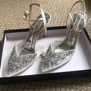 White badgley mischka pumps